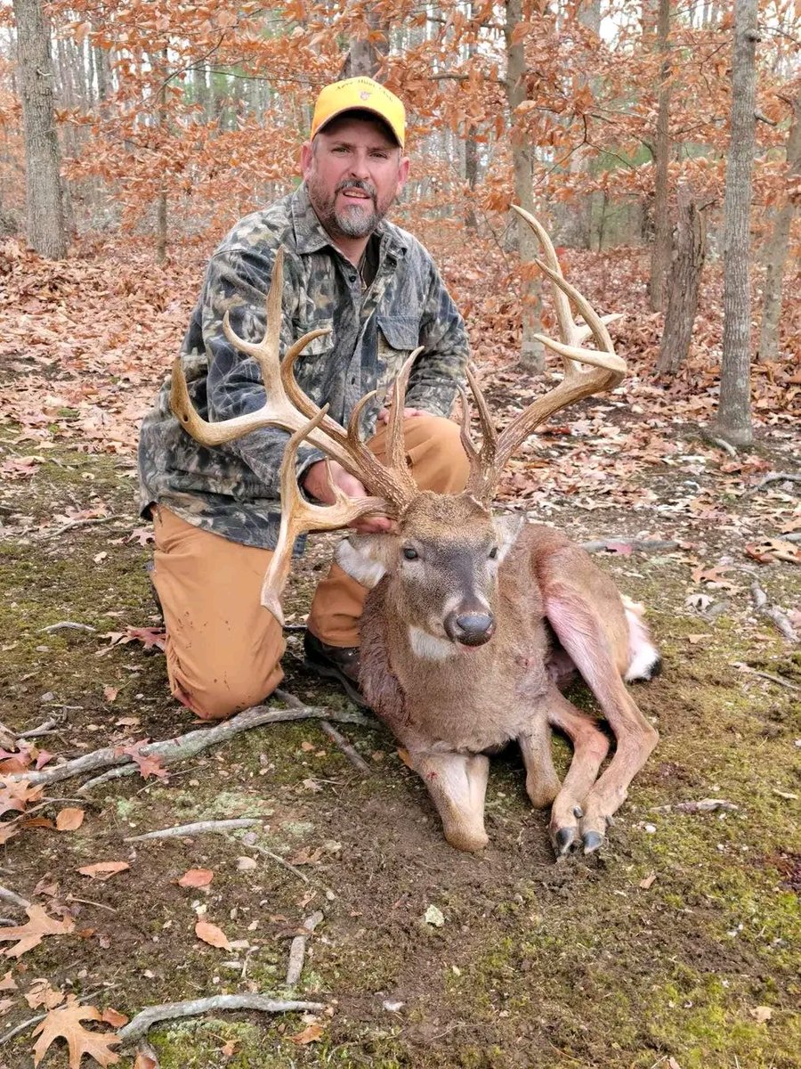 lovers_hunting's tweet photo. Richard Butler, Appomattox, VA
18 pointer..🦌🏹 @dragonman1944 

#hunting #Huntington #Huntingdeer #huntingseason #deerseason #deer #deerhunting
#Michelle #Toonami #SundayMorning
#Malik #Theo #Floyd #RipDoctorWho #buck #buckhunting #bow #bowhunting
#sundayvibes #SundayFunday https://t.co/Odq0x3tenS