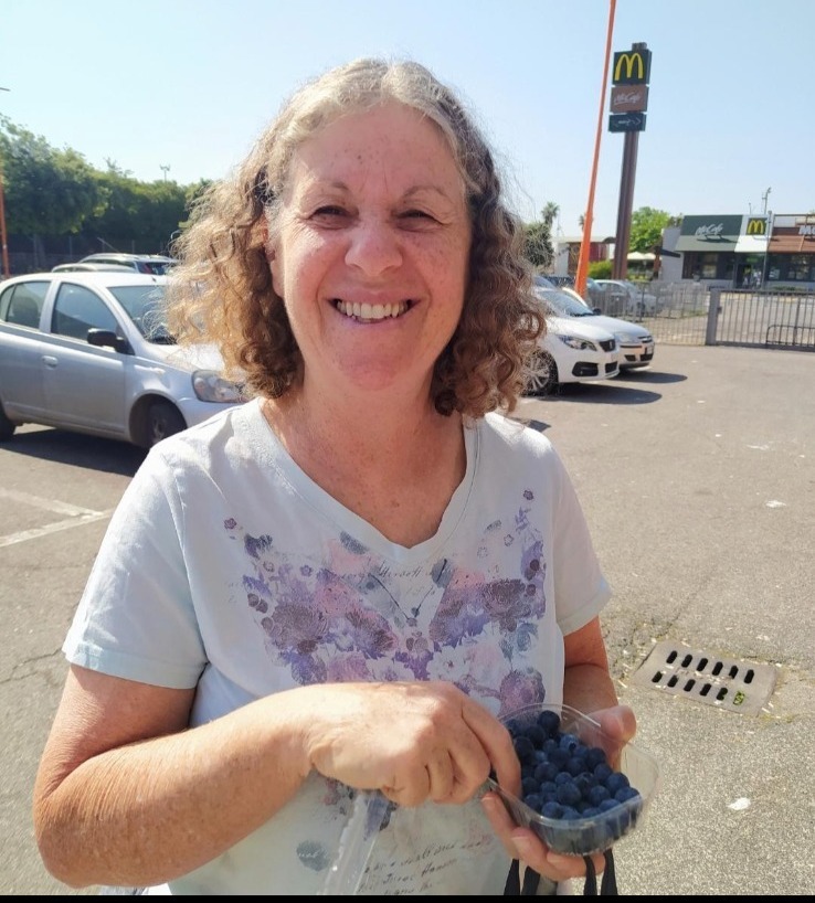 noFrontMilitar's tweet photo. 🚨 Últimas:
Livre do Hamas: Aviva Siegel, de 62 anos foi libertada pelo Hamas, no dia de hoje.
Seu marido Keith ainda está nas mãos dos terroristas.
#hamas #hostage #hostages #refem #refens #gaza #rafah #breakingnews #breaking #egito #egipto #israel #alerta #alertas #rapah #redcross
