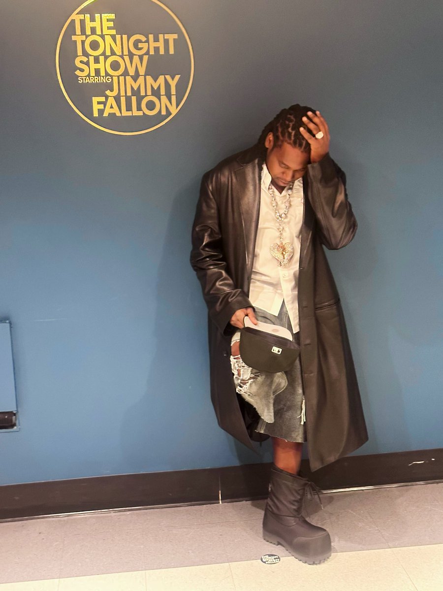 DonToliver's tweet photo. BANDIT 👨🏿‍🦯 https://t.co/QF4WwDee0Q
