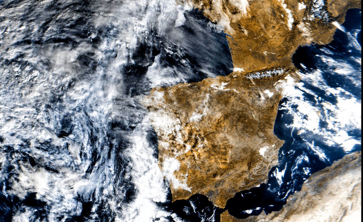 #MeteorM23 61º W @Nooelec #qfh @SDRPlay #rsp1a @aang254 #satdump, Pase matutino con la borrasca sobre las #IslasBritánicas y el norte de #Europa. Buen recorte de la #PeninsulaIbérica. Saludos!