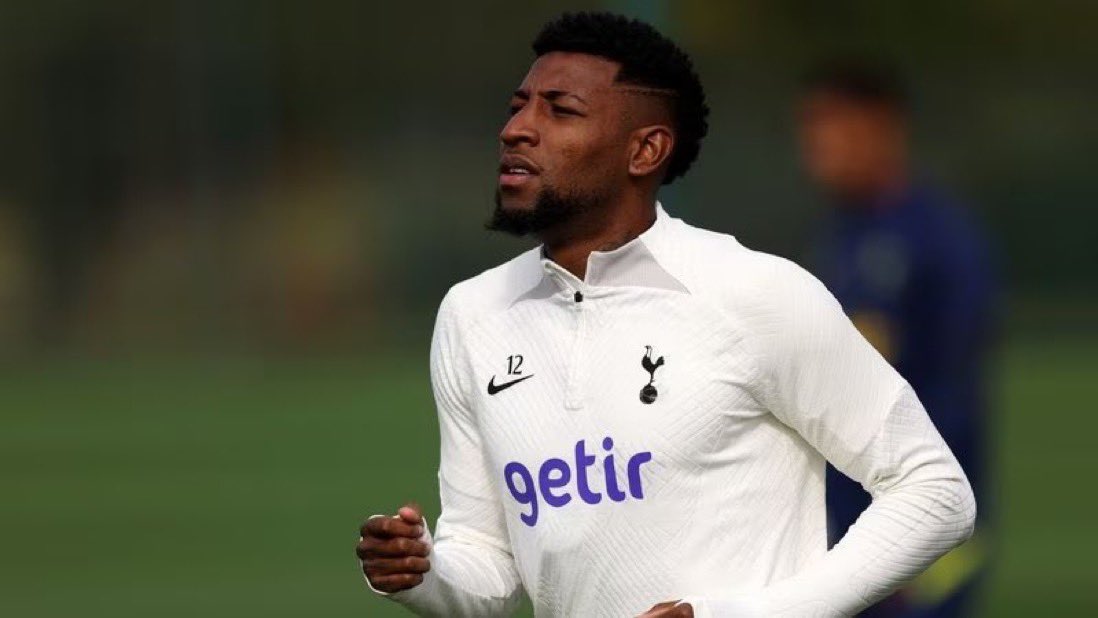 #TOTAVL
Emerson Royal !!
How this player play with big team like tottnham !!!!
He lost in the match ,,,