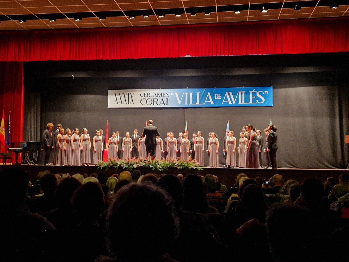 Nuestra cariñosa felicitación para el Coro Juvenil del Conservatorio profesional de Musica y Danza de Gijón y su Director D Jesús Gavito, por su 1° puesto en el XXXIX Certamen Coral Villa de Avilés.
<a href="/JesusGavito/">Jesús Gavito</a>