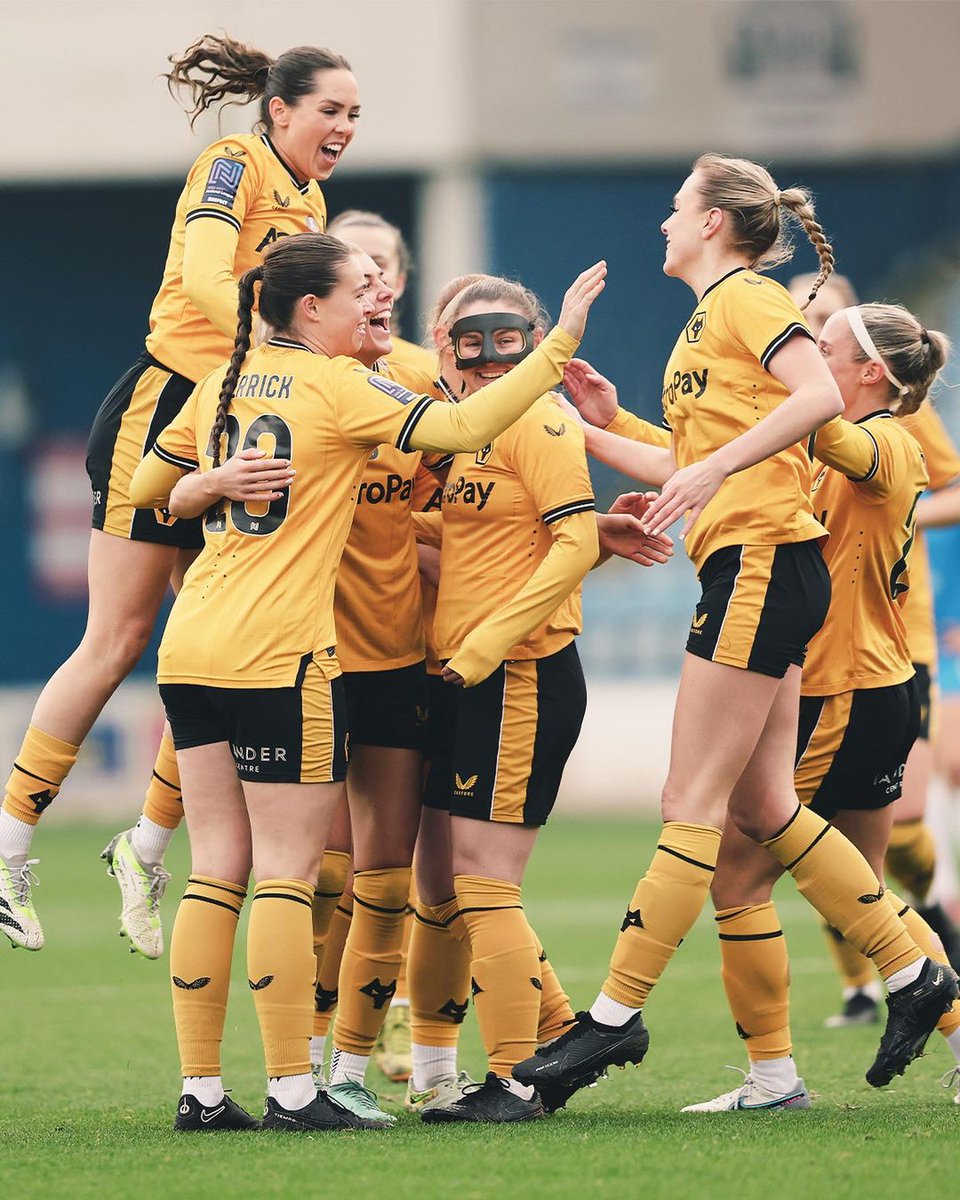 Celebrating making it to the third round of the #AdobeWomensFACup 🐺