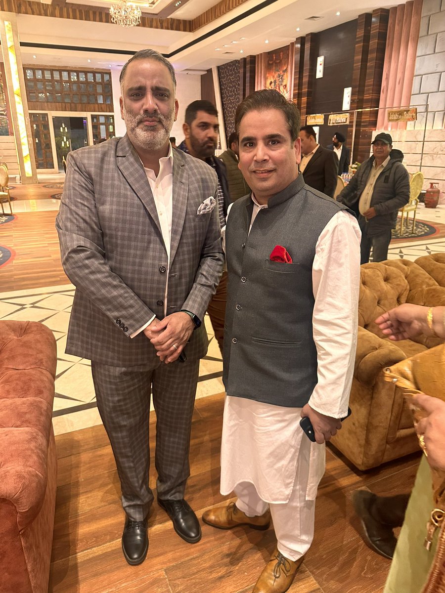 salmanalisagar's tweet photo. #FewMoreClicks #JammuWeddings
#FriendsColleagues https://t.co/LvpYeer5Li