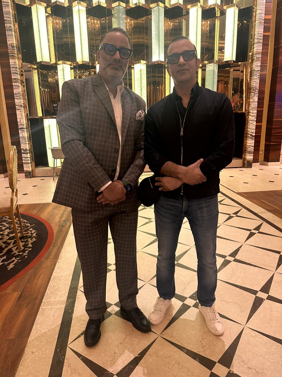 salmanalisagar's tweet photo. #FewMoreClicks #JammuWeddings
#FriendsColleagues https://t.co/LvpYeer5Li