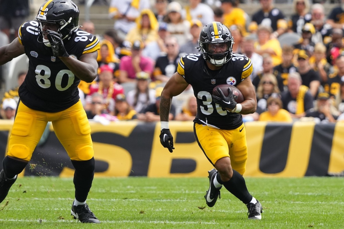 NFL_DovKleiman's tweet photo. 𝗨𝗽𝗱𝗮𝘁𝗲: The #Steelers are expected to target WR George Pickens more, and give more carries to Jaylen Warren following the firing of OC Matt Canada, per @RapSheet

They play the #Bengals Week 12. 

https://t.co/LsvzQ59kSJ https://t.co/ywBBZNJNwp