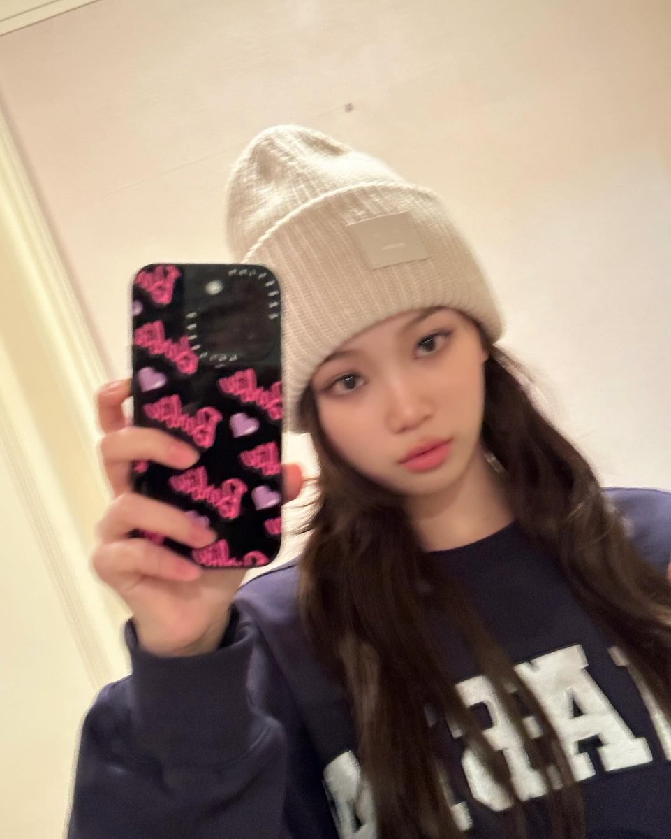 elsserafim's tweet photo. _chaechae_1 instagram update 📸🐯

#KIMCHAEWON #김채원 https://t.co/fxFvZbxMl1