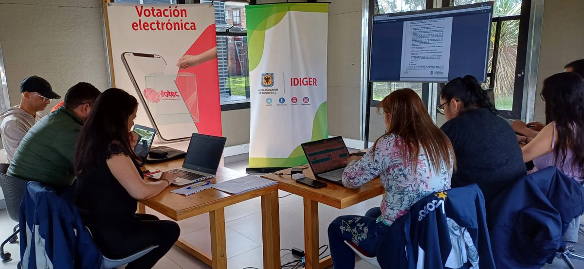 alex_reina's tweet photo. #IDPAC acompañó el proceso electoral de @IDIGER donde se inscribieron 385 organizaciones sociales y comunitarias con 86 candidatos postulados.
Ya son 451 procesos electorales que se han acompañado a través de #VOTEC, otro de nuestros legados para facilitar la participación👏🏼❤️ https://t.co/fu3LnY0aIT