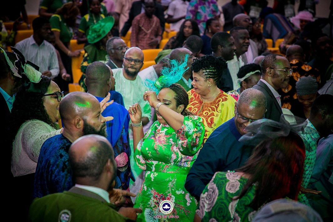 RCCGCityofDavid's tweet photo. How we ascribe praises to GOD our King at #TrinityTowers
Scenes from November #PlugIN experience.
#CODSunriseService
#DivineRestoration
#PlugInService
#CODOnline https://t.co/fo2HPzxKyO