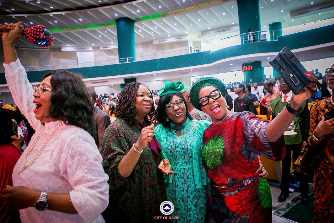 RCCGCityofDavid's tweet photo. How we ascribe praises to GOD our King at #TrinityTowers
Scenes from November #PlugIN experience.
#CODSunriseService
#DivineRestoration
#PlugInService
#CODOnline https://t.co/fo2HPzxKyO