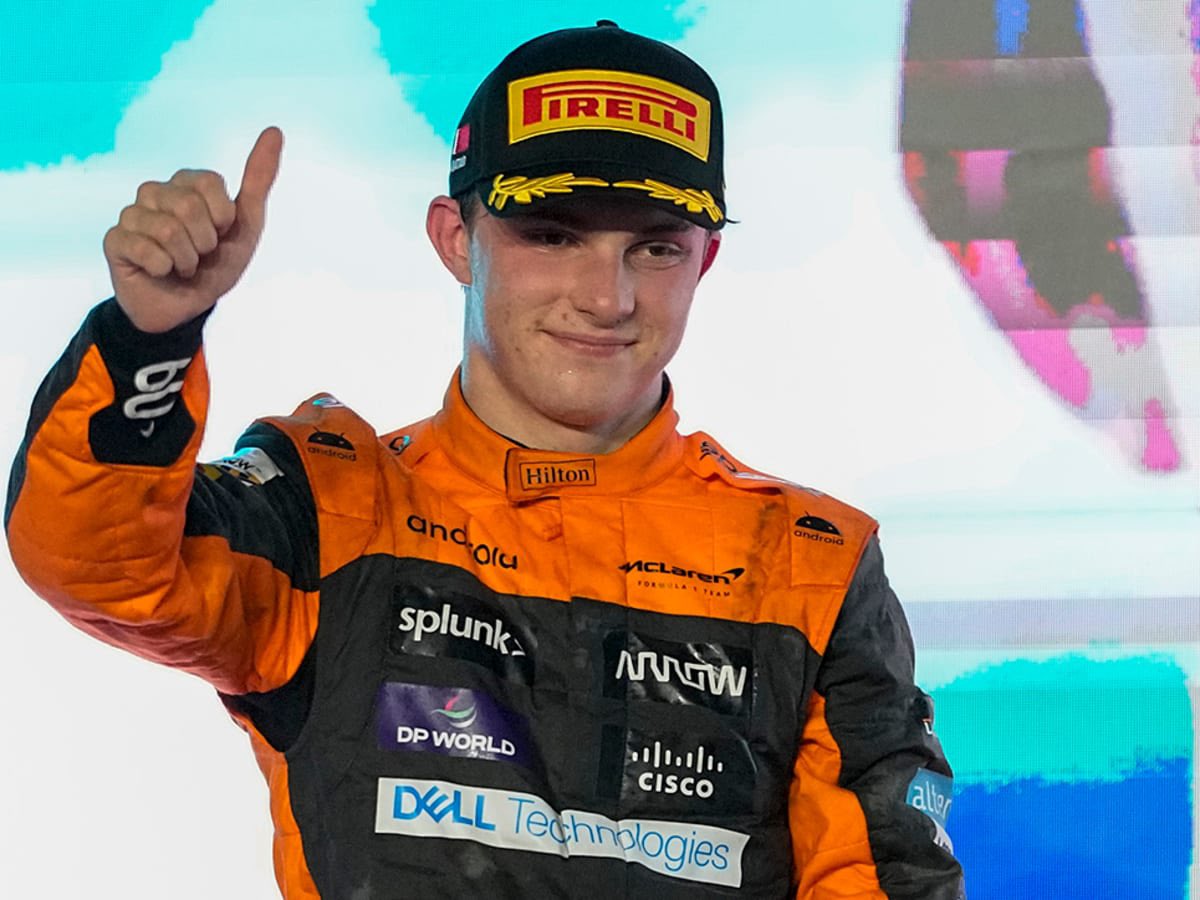 F1infoAR's tweet photo. 🗣️| أوسكار بياستري: "لم نكن بالسرعة التي كنا نأملها. ربما كانت هناك أشياء كان بإمكاننا القيام بها بشكل أفضل. ربما تعلم كيفية إدارة الإطارات بشكل أفضل. عدم التسابق بسيارة فورمولا 1 هنا لم يساعدني، لكن الفترة الأخيرة كانت قوية جدًا حيث لفتت انتباهي."
#AbuDhabiGP https://t.co/RwEVoDcQB0