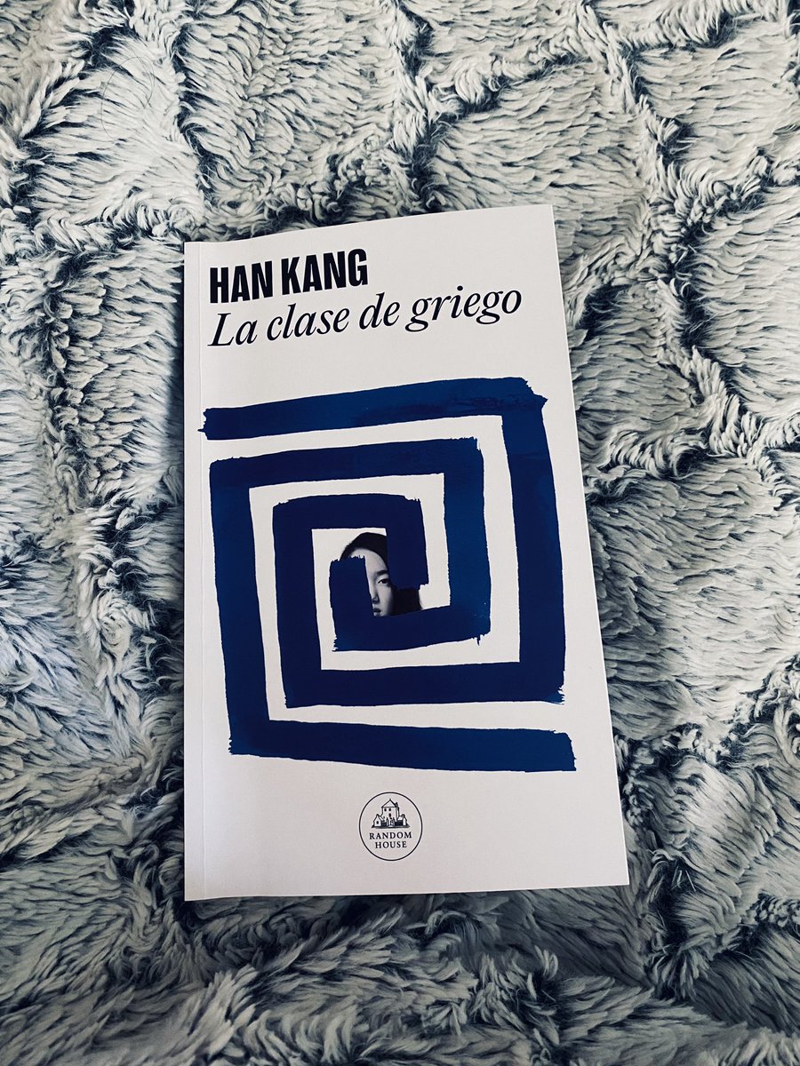 No había leído a Han Kang y creo que a ninguna otra autora de ese lado del mundo. Me fascinó su delicadeza, la pausa y el silencio. Recordé que es imposible dejar de comunicar(nos) y también me hizo volver a pensar en «In the mood for love».

#LaClaseDeGriego #HanKang