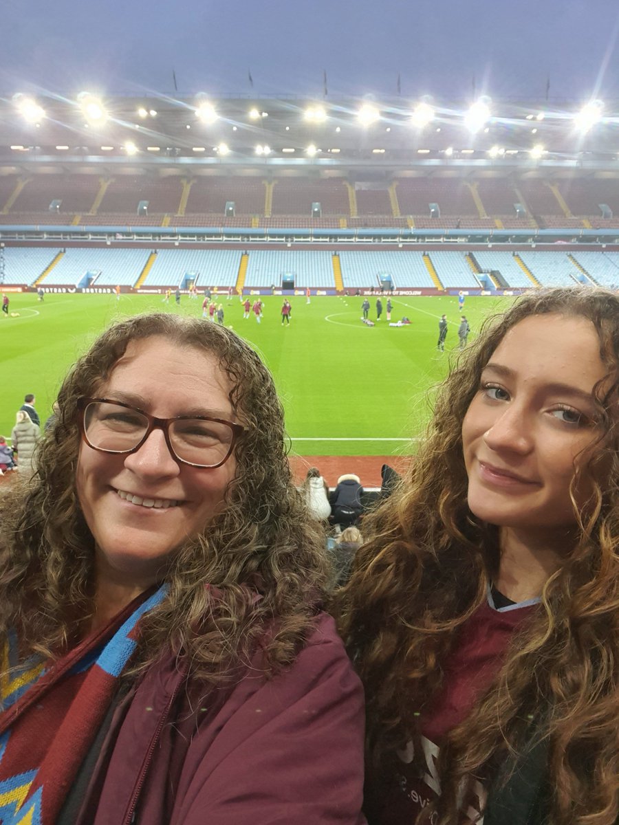 ObliviousJen's tweet photo. @AVWFCOfficial Great to see the warm up. UTV. Come on girls, knock it out of the park https://t.co/wfGFnBwHXm