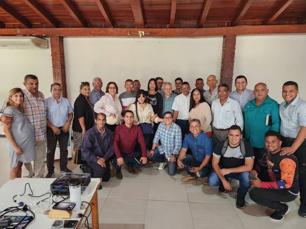 migonzalezm's tweet photo. Ayer, el @IEP_FerminToro realizó una doble jornada académica con concejales, legisladores y lideres sociales en el I Taller de Políticas Públicas en Coro y en el I Curso de Formación Legislativa en Cumaná dónde también participaron dirigentes del estado Monagas. Gracias a todos. https://t.co/wEmTdHwJrR