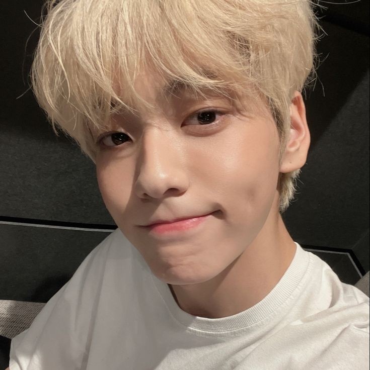 pluptopia's tweet photo. which of my ults energy do i give off ?

:3 https://t.co/Dvnw7LpKx2