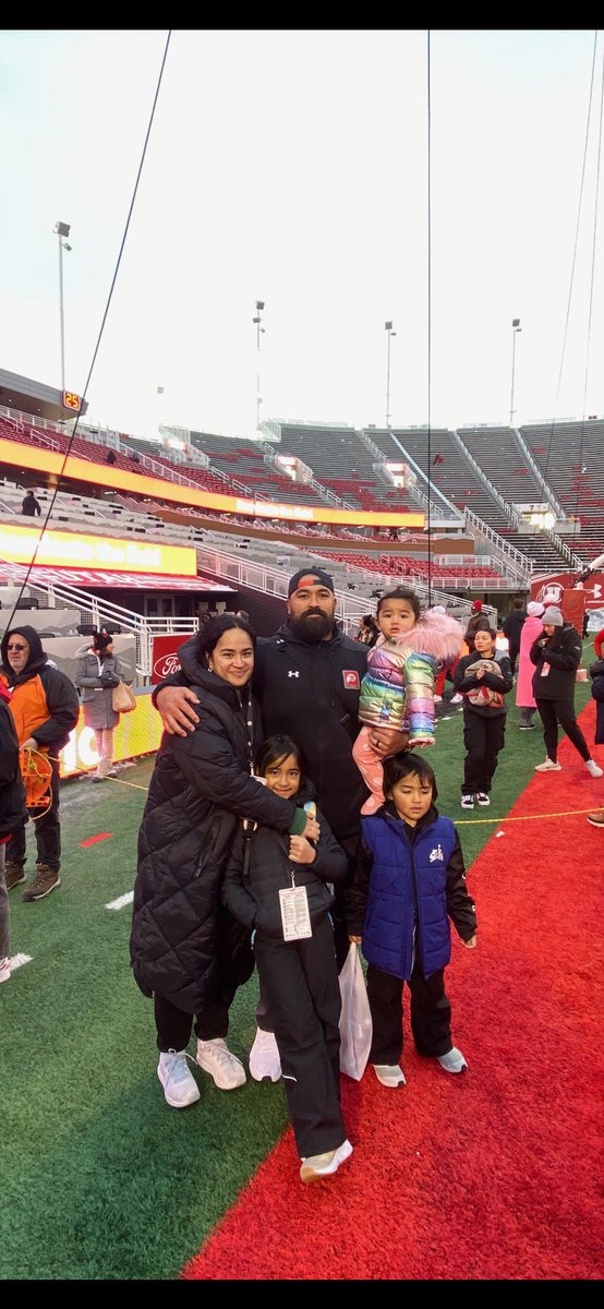 Grateful for My Squad🙌🏽

Last game of the year in Rice Eccles Stadium. Thank You Seniors🙏🏽

#MySquad #Family #UBOYZ #UGANG