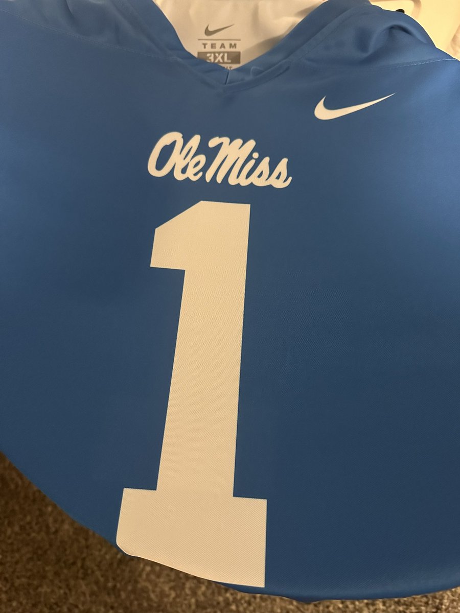 DanRich99's tweet photo. Wearing this to remind myself of the good days @1kalwaysopen_   But anyways #Titanup https://t.co/QTNSlKyppo