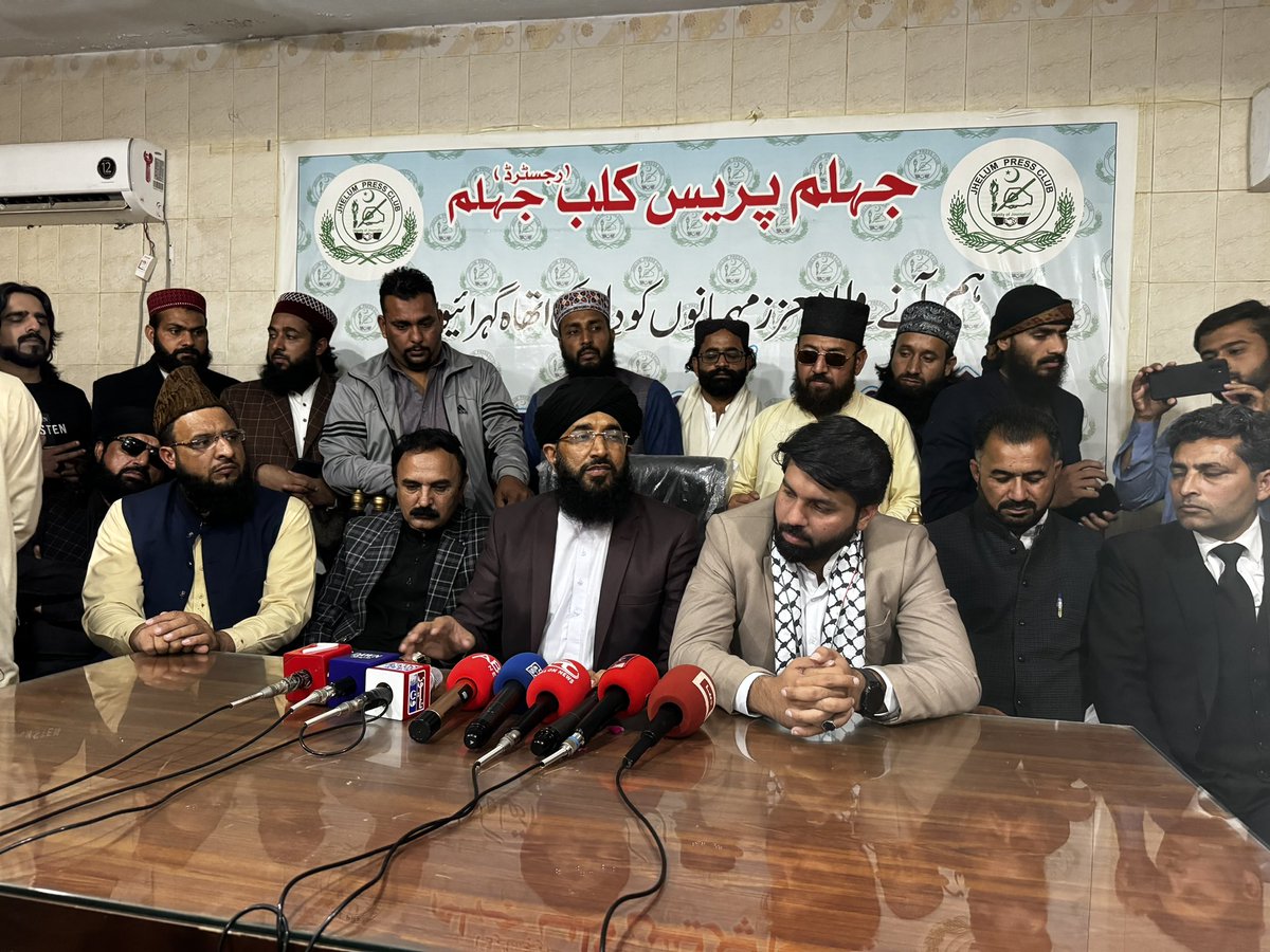 MuhammadHanif_Q's tweet photo. 26نومبر 2023 
مناظرہ جہلم 
مرزا کا مناظرے سے انکار 26 نومبر یوم فرار قرار
جہلم پریس کلب میں میڈیا سے 
مفتی صاحب اور اویس ربانی کی  خصوصی گفتگو 
مکمل ویڈیو کلپ
👇🏻👇🏻👇🏻👇🏻👇🏻

https://t.co/HoVXm5Y1Ut

#MuftiHanifQureshi 
#26NovJehlum
#BhagGayaMirza https://t.co/f1WPuiSxNg