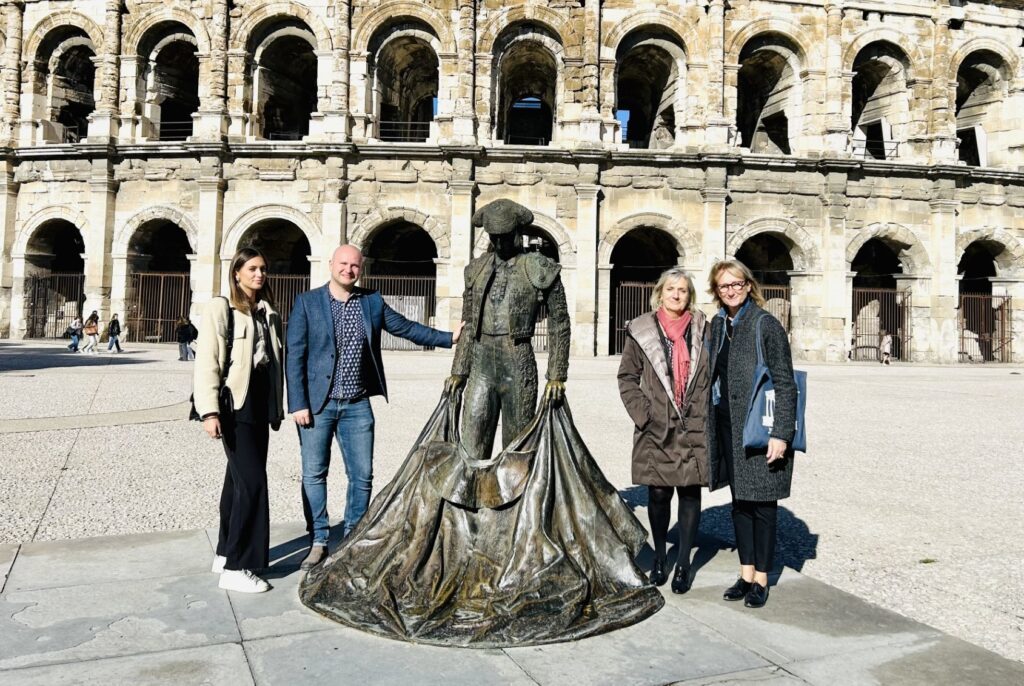 nimes's tweet photo. 📗 Kako, maison d'édition nîmoise célèbre les 100 ans des Meilleurs ouvriers de France
Elle va réaliser un livre sur les 100 ans de l'institution qui porte depuis 1923 l’examen « Un des Meilleurs Ouvriers de France » #umof
Toutes les infos ici 👉 https://t.co/8zsAV3cdPp https://t.co/Pfu7unJGZI