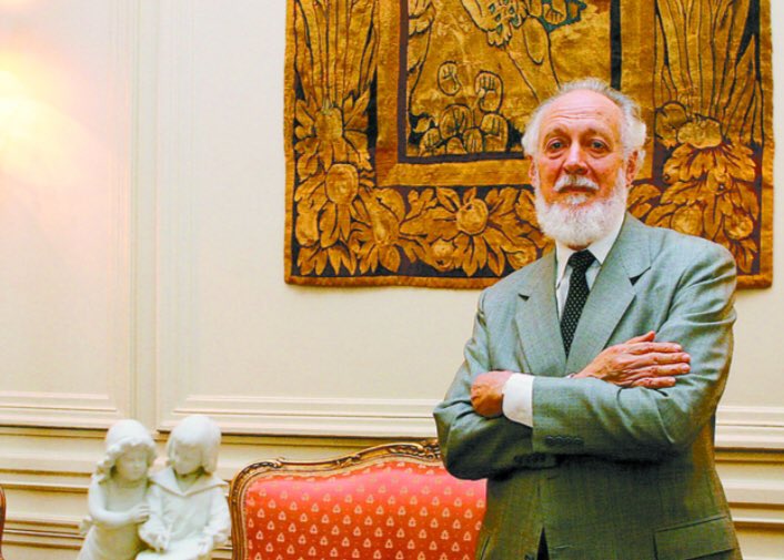 Hoje perdemos o grande professor Alberto da Costa e Silva. O conheci durante minha graduação no IFCS, sendo sempre uma referência nos estudos sobre África. 
Uma grande perda para o mundo! 
Que o Orum o receba repleto de amor, luz e paz! Asé