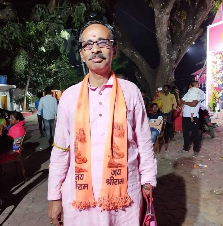 SomKanti's tweet photo. সঙ্ঘের উত্তরবঙ্গ প্রান্তের সহ প্রান্ত কার্যবাহ তরুণ দা (তরুণ কুমার পণ্ডিত) এক পথ দুর্ঘটনার শিকার হয়ে প্রয়াত হয়েছেন। কর্মপরায়ণ চরিত্র, স্বস্তিকা, যুগশঙ্খ প্রভৃতি পত্রিকার প্রথিতযশা লেখক। বহু মানুষের কাছে প্রিয় 'বড়দা' নামে। 
ওনার আত্মার শান্তি কামনা করি।
ॐ শান্তিঃ 
🙏🏻 https://t.co/Zp0CkzEm3X