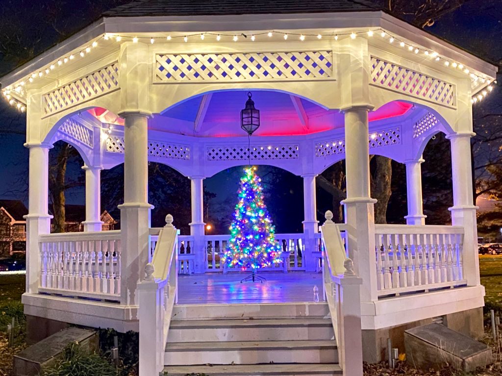 Fun Christmas tree lighting @SpringLakeThetr with the 41st annual #Scrooge coming up: springlaketheatre.com #springlake #monmouthcounty #theater 🎄🌟