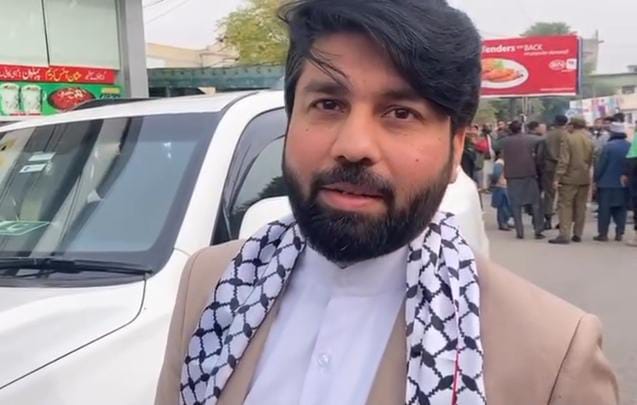 mal34776708's tweet photo. اور سب بھول گئے حرف صداقت لکھنا 

رہ گیا کام ہمارا ہی بغاوت لکھنا
@OwaisRabbani 

#26NovJehlum
#BhagGayaMirza https://t.co/YiQaYR2jDp