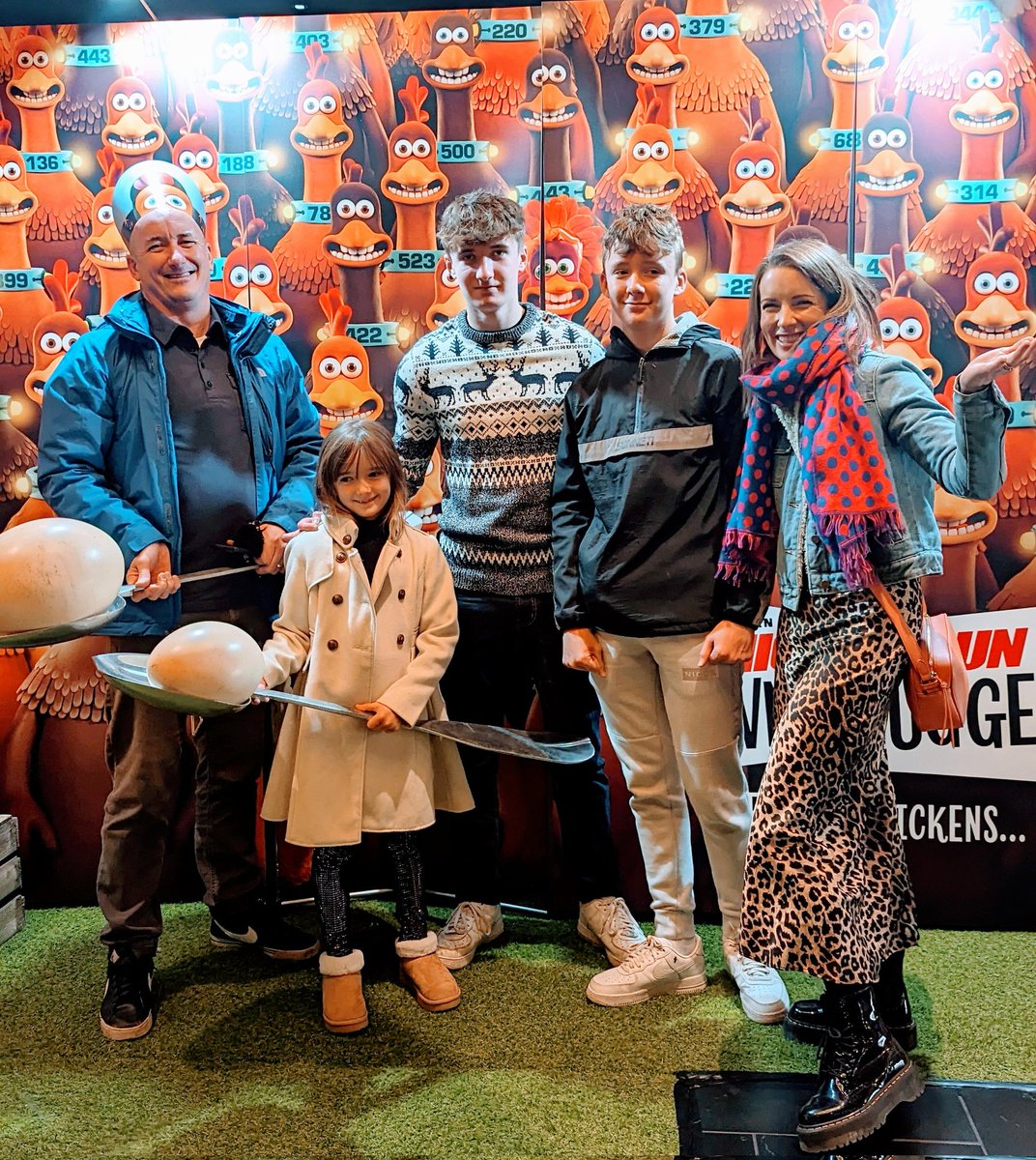 tlreesphotos's tweet photo. Dawn of the Nugget
Friends &amp; Family showing
A brilliant family film ❤️
#NETFLIX #dawnofthenugget @aardman #aardman @matreesyboy https://t.co/4fBg4MTEca