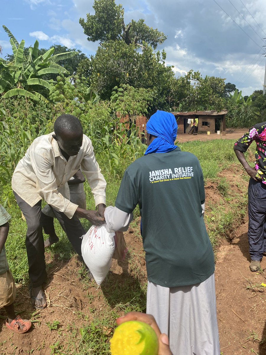 jalirabagi's tweet image. We had our Mayuge Charity Drive yesterday,thanks a lot for the contributions and the support.We were able to distribute items to Mayuge people and they were happy.