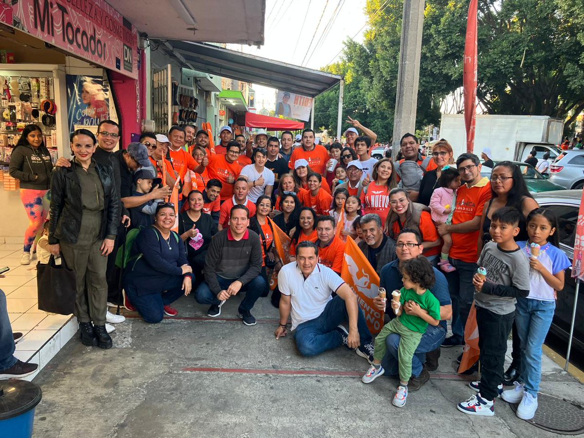 VictorSanoro's tweet photo. Este es parte de mi equipo que luchará a partir de ya para que los buenos gobiernos sigan en Guadalajara. Ahora, de la mano de @VeroDelgadilloG. https://t.co/SPzAnq8TX6