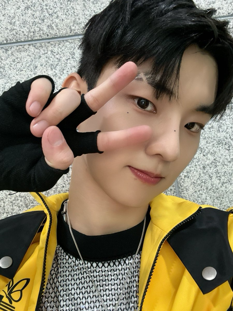 WE_THE_BOYZ's tweet photo. [큐] 💛Watch it♥️ https://t.co/7EWP39nZUg