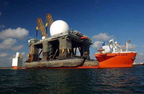 I4m166's tweet photo. Mobile floating station SBX1. According to the official version, this is a towed underwater radar installation designed to be placed in the open ocean. Created and operated as part of the US Missile Defense Agency's missile defense program, it is part of the GMD system. https://t.co/tZYRcQfU1I