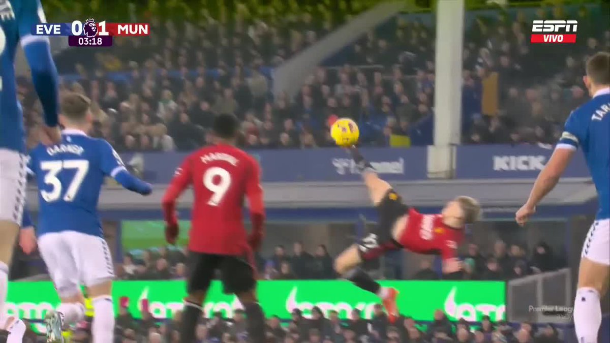 slay_jimmy's tweet photo. Garnacho recreated the Cristiano Ronaldo bicycle kick goal. Timeless 💎 https://t.co/eKDuPGwJ3t