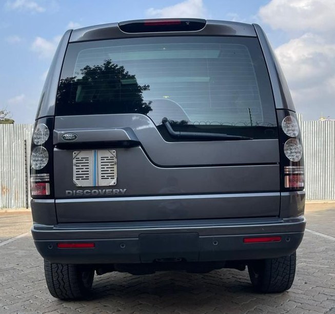 JaMtoka's tweet photo. #AboveAndBeyond #BeyondTarmac #Disco4 #LandRover #Luxury 🇬🇧
√ 2016 Land Rover Discovery IV
√ 3000cc V6 Turbodiesel — SDV6
√ 8-Speed Automatic Transmission
√ KSh7,300,000 Only
√ Mileage: 88,000km
√ Unregistered: You can order customized plates. For example: KDP 004D or 006D or 006V or 006S
√ Location: Nairobi
√ Has all the bells and whistles
√ +254733665551
