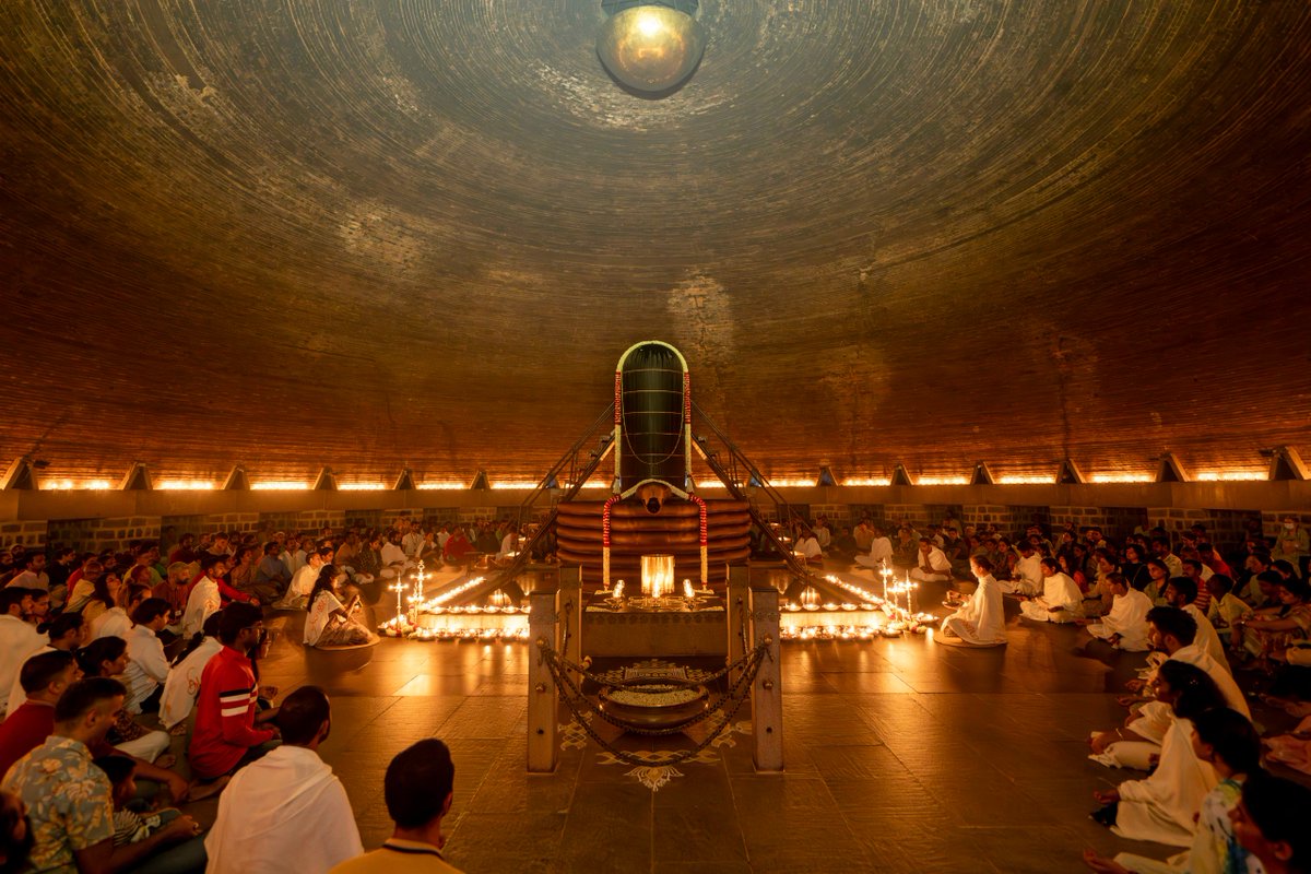 Bathed in the warm glow of countless lamps, Karthigai Deepam celebrations at Isha Yoga Center were a sight to behold. The intricate designs and patterns created a magical atmosphere, truly capturing the essence of the festival. #KarthigaiDeepam