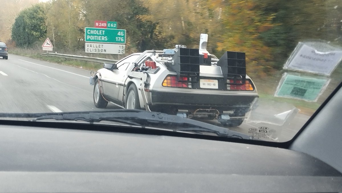 G4meMasterclass's tweet image. J&apos;ai croisé un chauffard qui roulait à fond sur l&apos;autoroute. Il est passé devant le radar, devinez à combien il s&apos;est fait flasher ? 😁