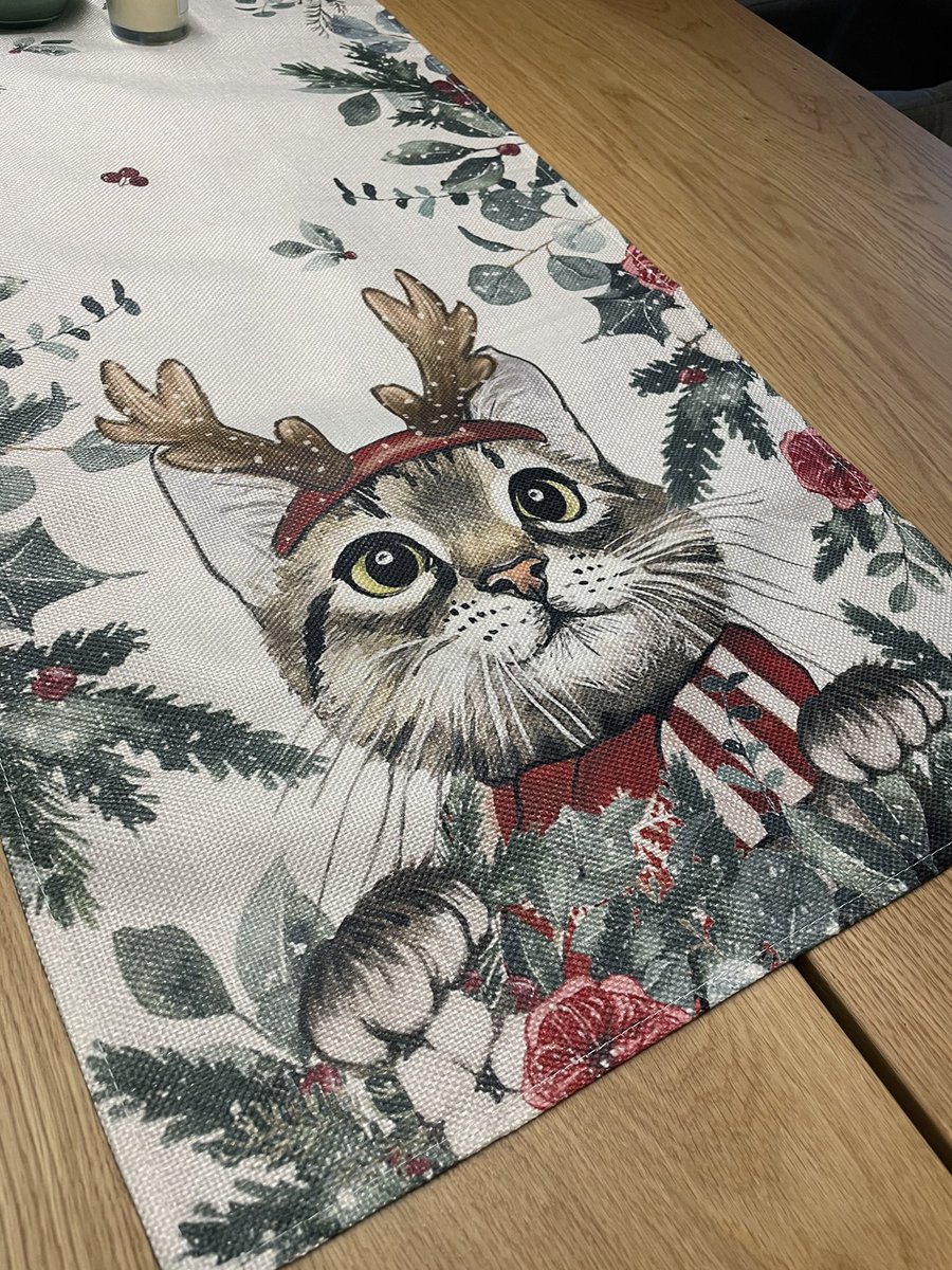 Bin bisschen verliebt in den neuen Tischläufer. 😻