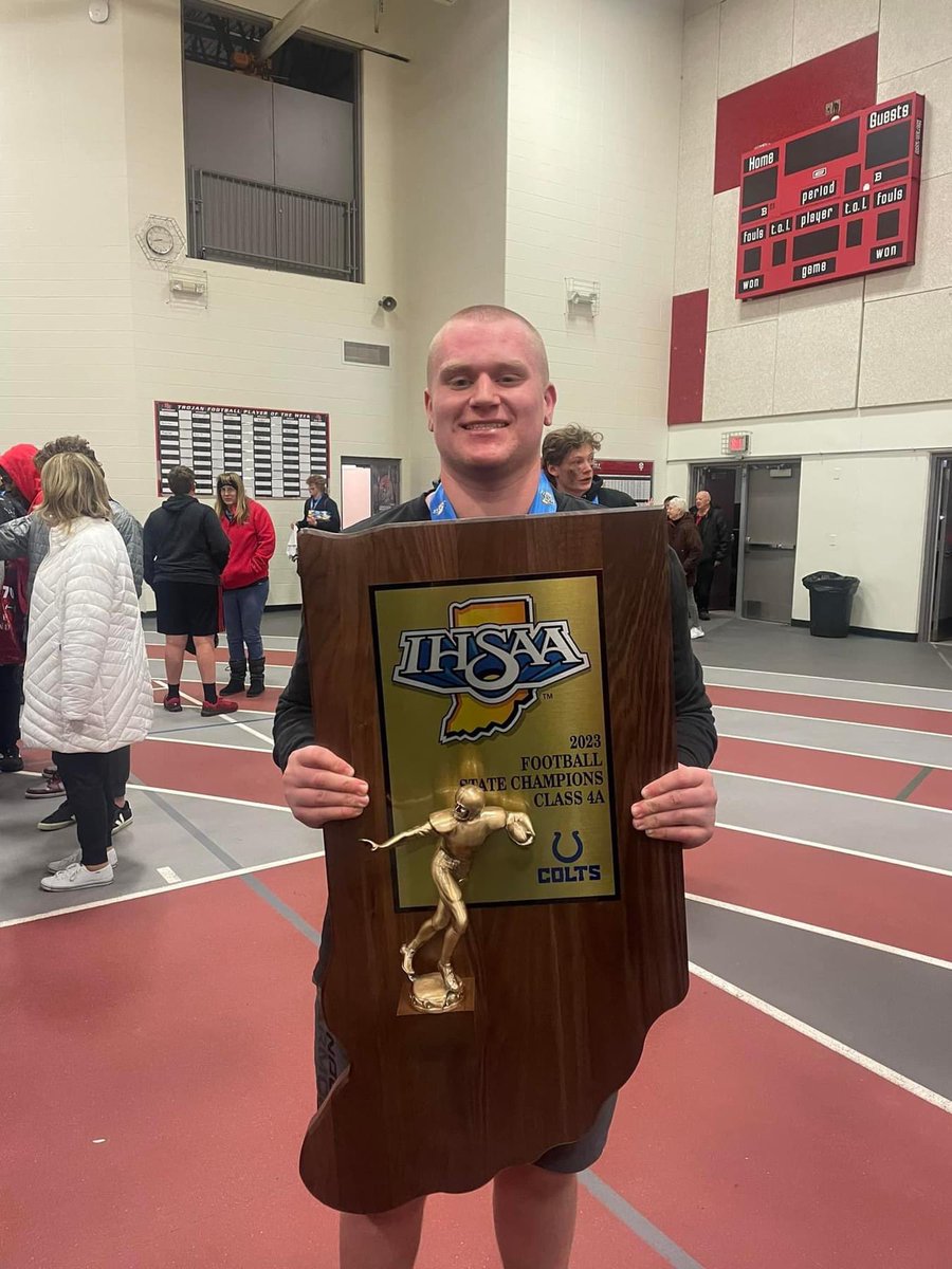 MrBrownBio's tweet photo. @NoahBro7152  was the only freshman to start at state this weekend. Maybe the only frosh to start OLine ever at State??  Starter all year!! Proud of him! @EastCentralFB @Mr_Meiners @IndyStarSports @PrepRedzoneIN @MaxPreps @Bryan_Ault @IndianaPreps @IndyWeOutHere @tsfootball https://t.co/XvJ5YO4khX