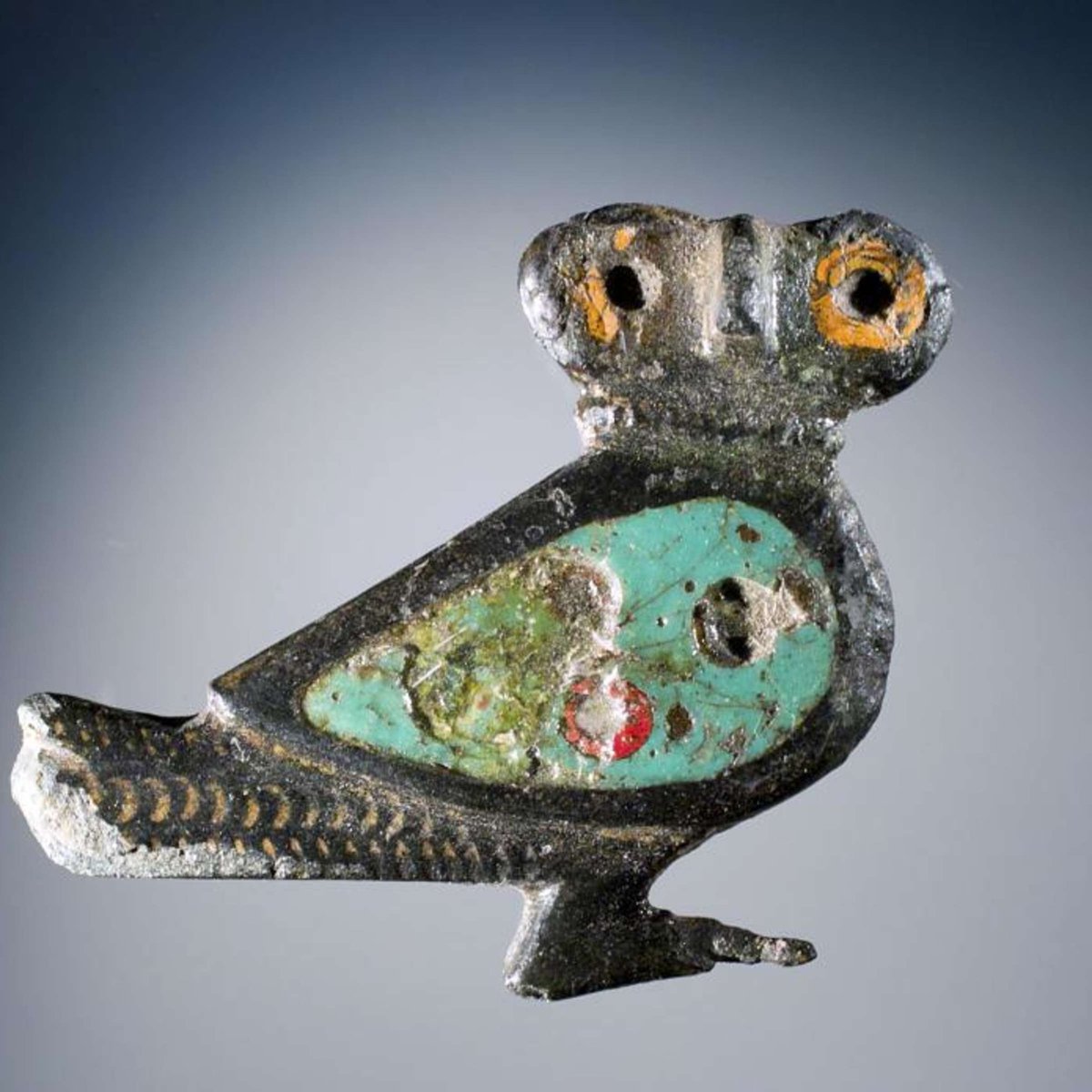 A charming #Roman enamelled fibula (a pin for fastening garments) in the form of an #owl.
Found in the civilian settlement of the Saalburg fort.

Photo: Römerkastell Saalburg / Peter Knierriem 

#RomanArchaeology