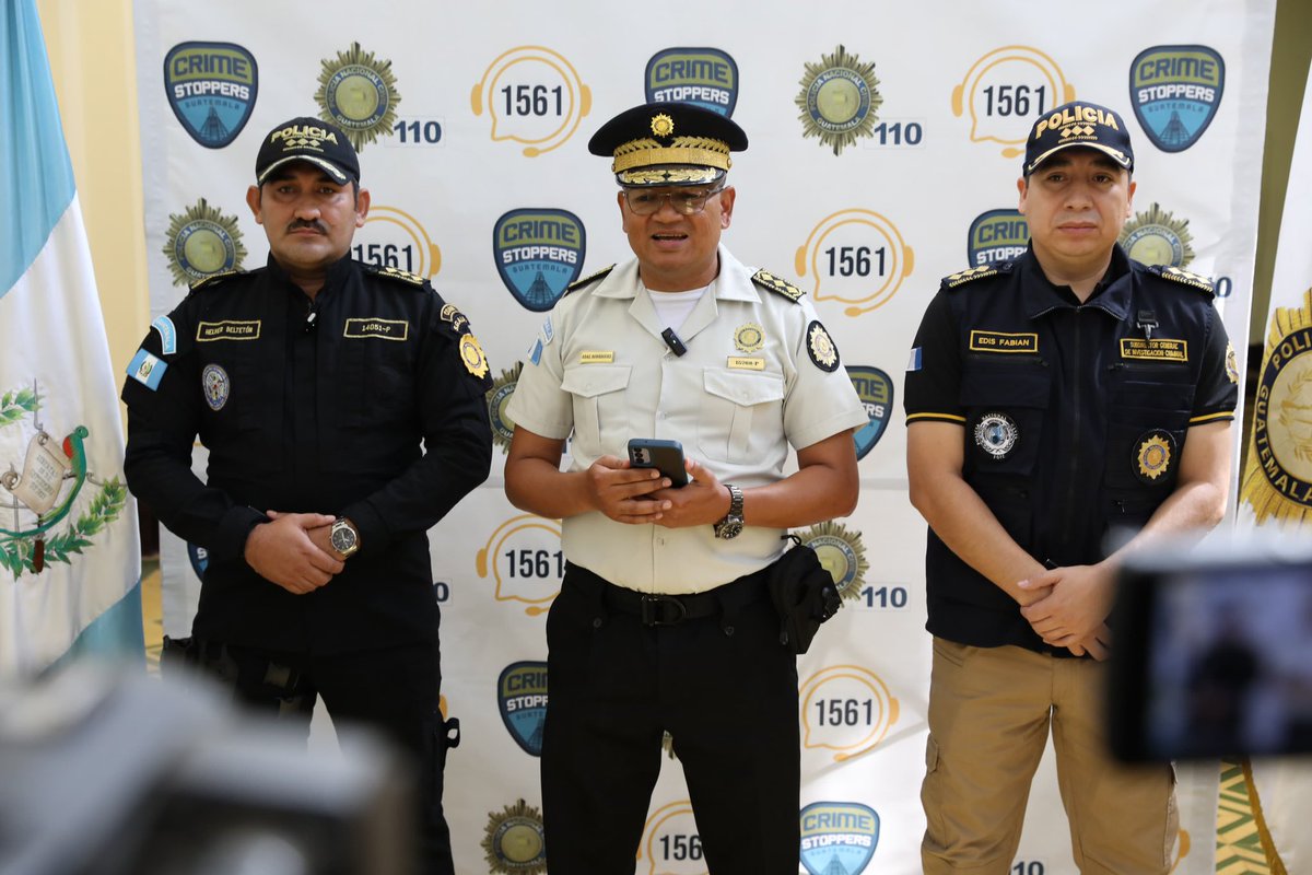 mingobguate's tweet photo. El Director de la @PNCdeGuatemala, Adal Amilton Rodríguez, el Subdirector General de la #SGAIA, Helvert Beltetón y el Subdirector de Investigación Criminal, Edis Fabián, dan a conocer los detalles sobre los resultados de la Operación Pacífico, el cual dejó a 19 capturados. https://t.co/fTOh0sEUh5