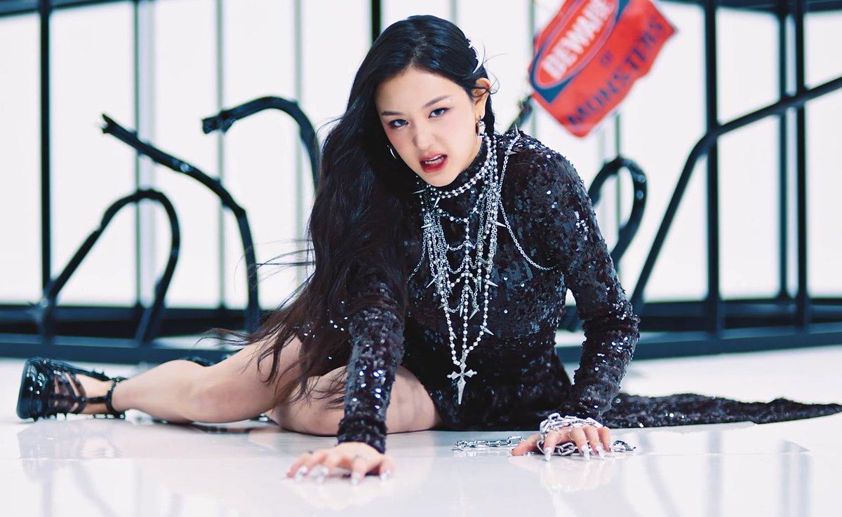 viraltakes's tweet photo. PHARITA of BABYMONSTER in the music video for Batter Up. https://t.co/Abr7KCNZyA