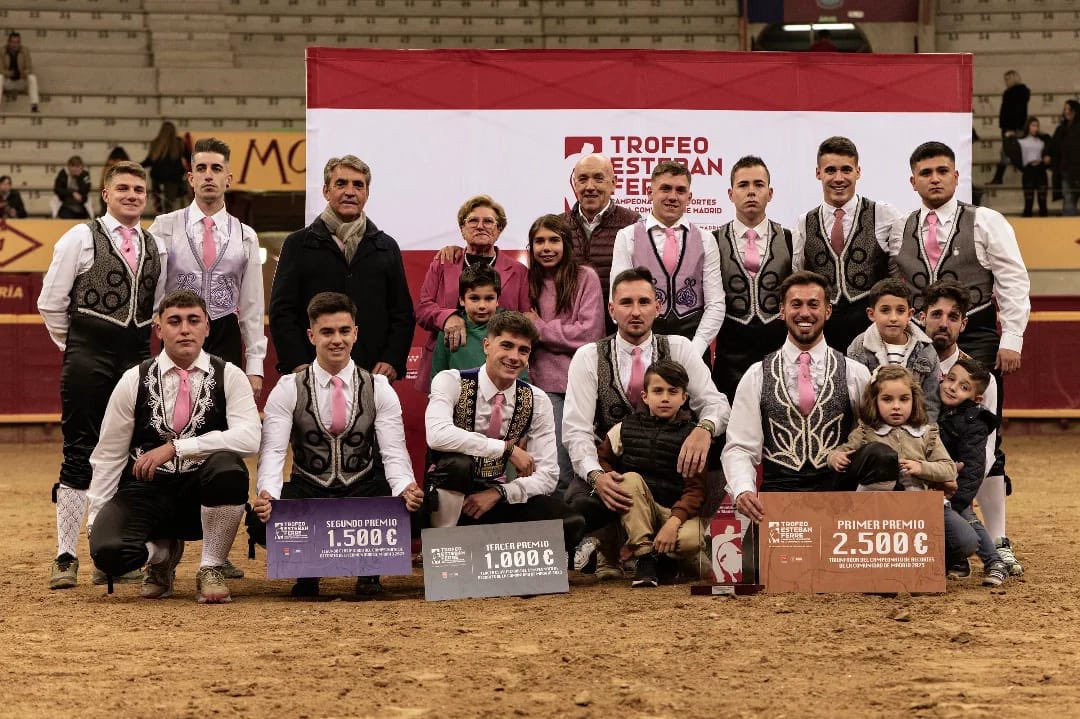 Enhorabuena al recortador M.Ángel Arranz triunfador de la III edición del <a href="/trofeo_ferre/">Trofeo Esteban Ferre</a> celebrada ayer en <a href="/Moralzarzal/">Ayuntamiento de Moralzarzal</a>. Mi felicitación también a Sergio Pinel y Aarón Moreno, 2° y 3° clasificados. Una apuesta de <a href="/ComunidadMadrid/">Comunidad de Madrid</a> y <a href="/ftorodelidia/">Fundación Toro Lidia</a> por el mundo del recorte.¡Gracias!