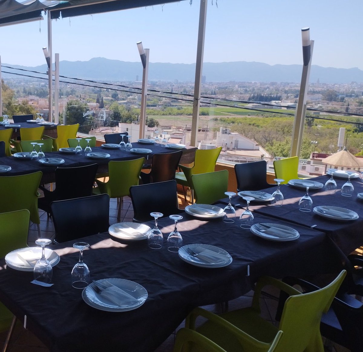 enunlugardelah1's tweet photo. 🍋 🍽️ #SORTEO 🍽️ de una comida o cena para x2 personas👫por cortesía de Restaurante Las Cumbres de Cabezo de Torres.

Un clásico con las mejores vistas😍de #Murcia donde se come de cine👌🏻y te tratan de lujo.

Para participar:
   🥬 RT 🔄
   🍅 Síguenos
   🍊 Sigue a @Rlascumbres https://t.co/ZcODEmk74e