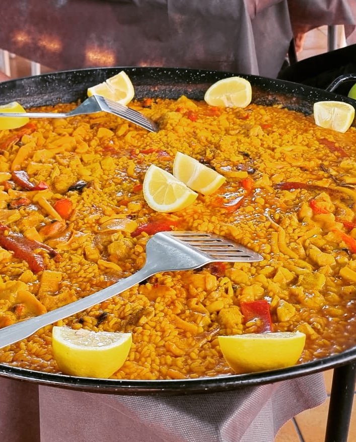 enunlugardelah1's tweet photo. 🍋 🍽️ #SORTEO 🍽️ de una comida o cena para x2 personas👫por cortesía de Restaurante Las Cumbres de Cabezo de Torres.

Un clásico con las mejores vistas😍de #Murcia donde se come de cine👌🏻y te tratan de lujo.

Para participar:
   🥬 RT 🔄
   🍅 Síguenos
   🍊 Sigue a @Rlascumbres https://t.co/ZcODEmk74e