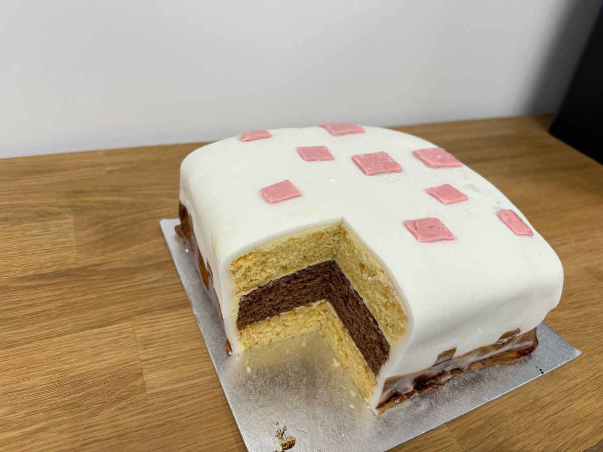 CreeperHost's tweet photo. What better excuse to eat cake than National Cake Day! Have you had a Minecraft themed cake before? We’d love to see them 👇🏻

#MinecraftCake #NationalCakeDay #MinecraftServer #GameServers https://t.co/gHMV6Vs4uQ