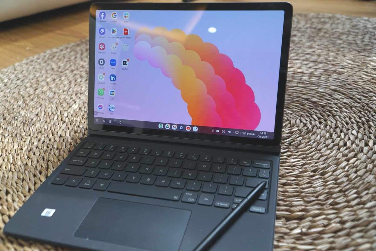 HelloSmartS23's tweet photo. Bán lại Samsung Tab S9 256G 5G, nguyên bộ gồm tab, bao da bàn phím, bút cảm ứng, bộ Microsoft office (còn hộp) và bảo hành hãng. Máy mua fpt 16/10

Anh chị em nào mua nhắn em
Giá 18tr https://t.co/EcCrMjiYnn
