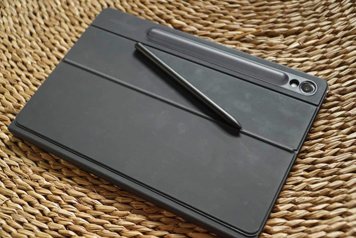 HelloSmartS23's tweet photo. Bán lại Samsung Tab S9 256G 5G, nguyên bộ gồm tab, bao da bàn phím, bút cảm ứng, bộ Microsoft office (còn hộp) và bảo hành hãng. Máy mua fpt 16/10

Anh chị em nào mua nhắn em
Giá 18tr https://t.co/EcCrMjiYnn