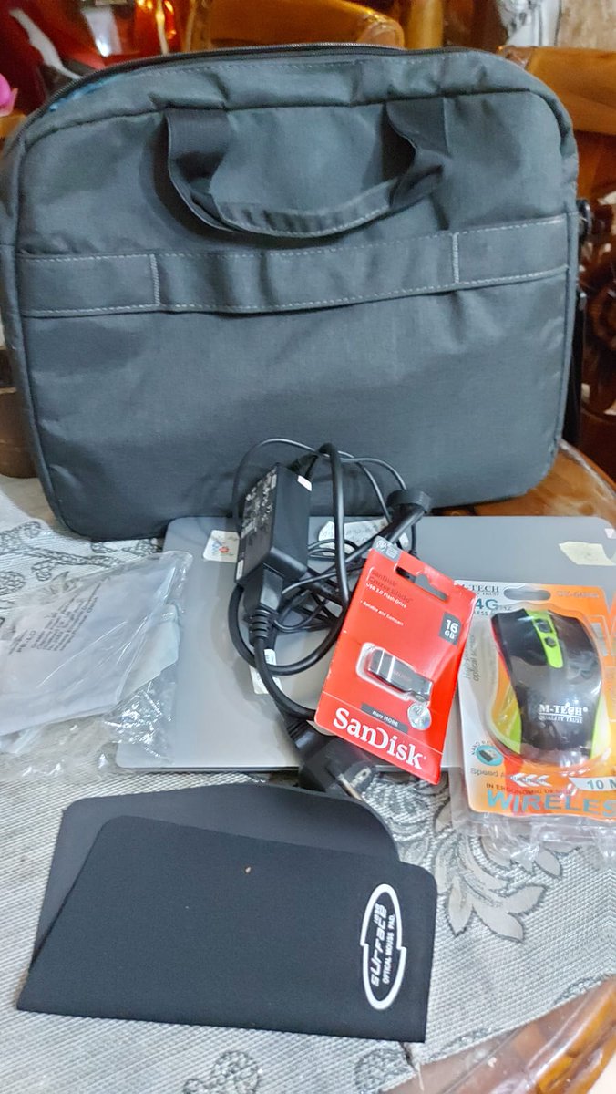 flothewers's tweet photo. DIJUAL CEPAT !! 

NB Lenovo Ideapad 1 14IGL7 N4020 8GB 256GB Cloud Grey 82V6004WID/Sand 82V6006XID
Brand  Lenovo

GOOD CONDITION
NO KENDALA
KELENGKAPAN TAS DAN CHARGER FULL SET.

HARGA 4 jt nego 
📍 Bandar Lampung 
#leptop #dijual #zonauangᅠᅠ https://t.co/QWEs0Qkyt8