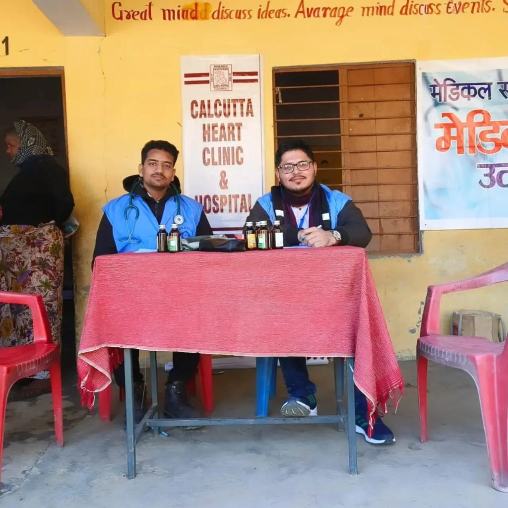 MSCrohtakunit's tweet photo. Dr. Naresh (Ex- Secretary MSC ROHTAK UNIT)
Day 1 - 25 November
Camp organised at Village Darmola Bhardar in uttarakhand by Team Medical Service Centre
Around 70 patient were given proper treatment including 2 patient having Psychiatric illness too Awareness was done about health. https://t.co/Lv7zxiZMhU