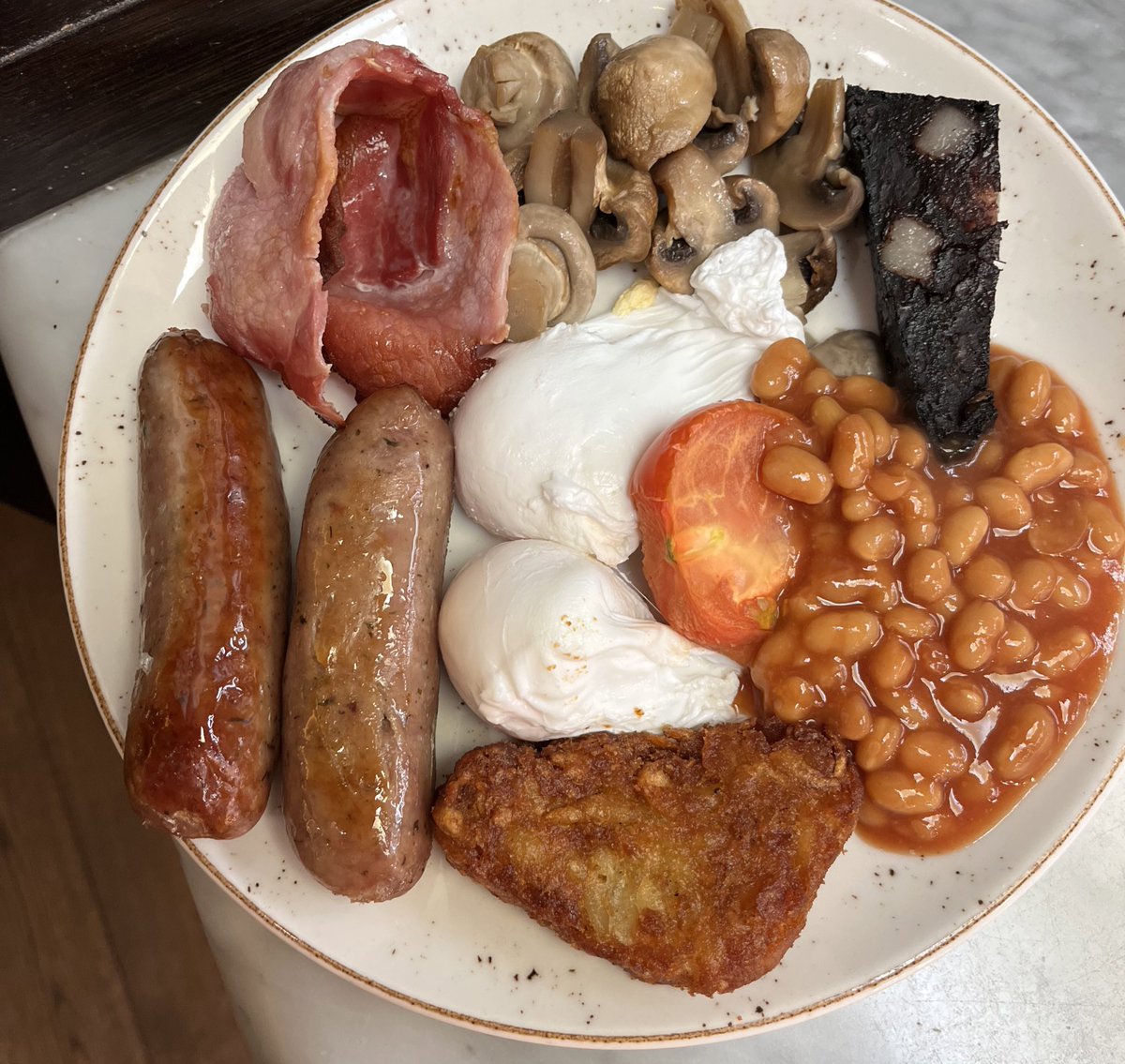 KazzyC63's tweet photo. Not sure Hamish @lynniehamish gonna approve! #loosebeans @MirandaCColes @MossTheBT @dpw787 @stewieandmilou https://t.co/aVf4eSILNM